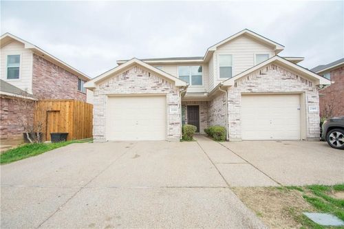 2311 Kingsway Dr, Arlington, TX, 76012-3628 | Card Image