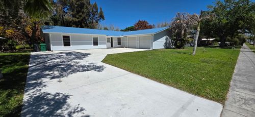 320 Chamberlain Blvd, Fort Pierce, FL, 34946-1803 | Card Image