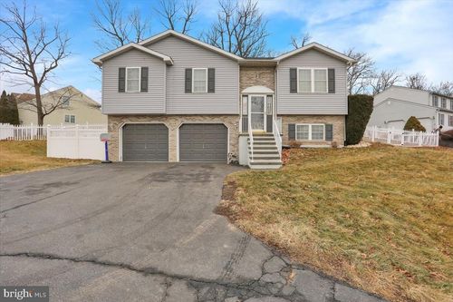 32 Jack And Jill Dr, SCHUYLKILL HAVEN, PA, 17972-9762 | Card Image