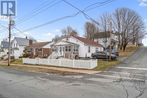 140 Maple Ave, New Glasgow, NS, B2H2B6 | Card Image