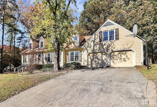 5815 Chapel Creek Ct, Charlotte, NC, 28226-8181 | Card Image