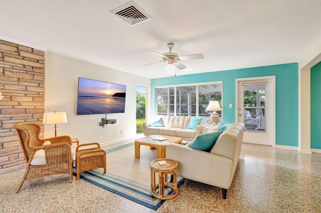 124 Sandal Ln, House other with 3 bedrooms, 2 bathrooms and null parking in Palm Beach Shores FL | Image 9