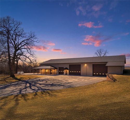 886 Henik Rd, Mount Vernon, IA, 52314-9657 | Card Image