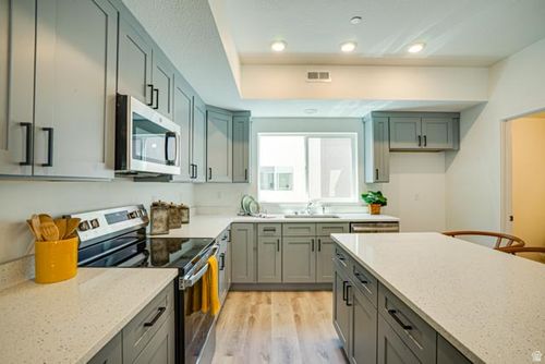 115-971 W 1700 S, Salt Lake City, UT, 84104-2221 | Card Image
