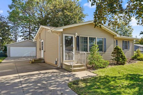 2033 Westview Ave, Waterloo, IA, 50701-3719 | Card Image