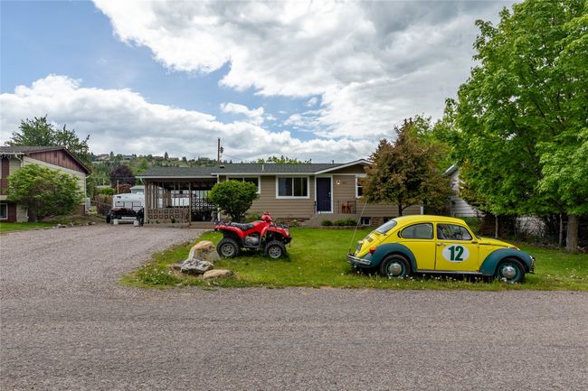 View of front of home featuring a front lawn and a carport | Image 27