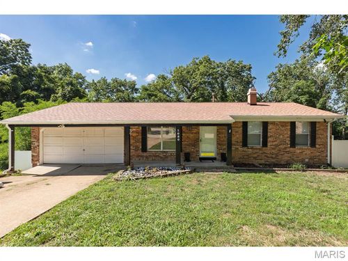 1050 Little Brennen Ct, Fenton, MO, 63026-4211 | Card Image