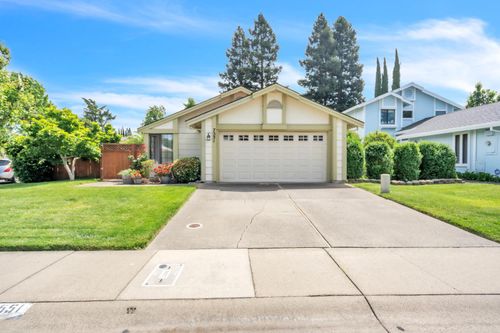 7551 Deltawind Drive, Sacramento, CA, 95831 | Card Image