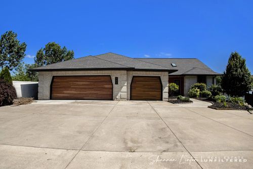 204 Lake St, Fruitport, MI, 49415-8742 | Card Image