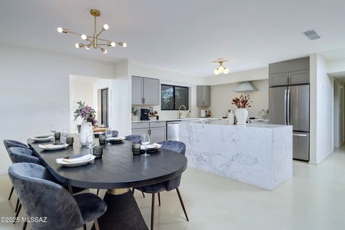 1005 W Emerine Dr, Tucson, AZ, 85704-3425 | Card Image