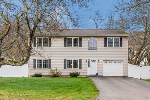 70 Foddering Farm Rd, Narragansett, RI, 02882-4106 | Card Image