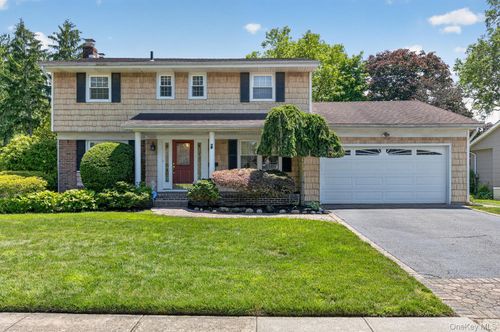 6 W Oak Hill Dr, Oyster Bay, NY, 11771-3909 | Card Image