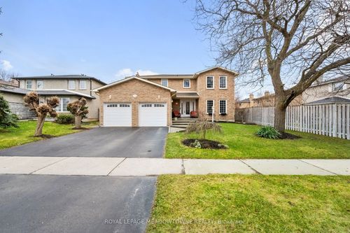 790 Childs Dr, Milton, ON, L9T4J2 | Card Image