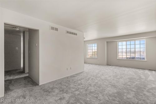 apt-226-30268 Southfield Rd, Southfield, MI, 48076-1317 | Card Image