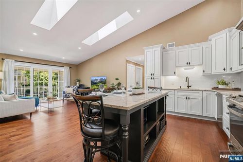 1002 Boxwood Ct, Mahwah, NJ, 07430-2347 | Card Image