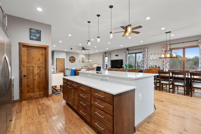 Island with plenty of outlets | Image 12