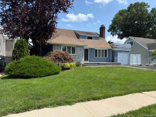 1321 Surrey Ln, Rockville Centre, NY, 11570-1431 | Card Image