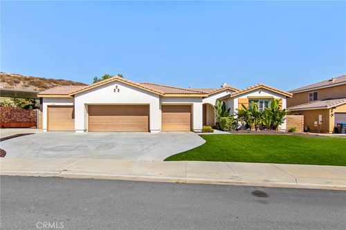 35554 Yellowstone St, Winchester, CA, 92596-8766 | Card Image