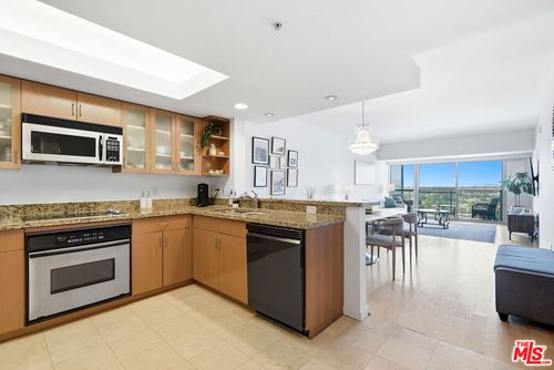 910-13700 Marina Pointe Dr, Marina del Rey, CA, 90292-9297 | Card Image