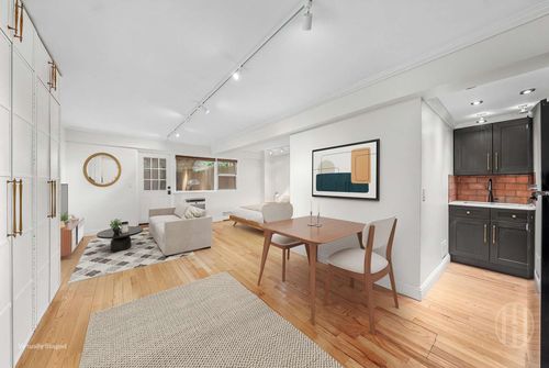 lg-335 E 51st St, New York, NY, 10022-6768 | Card Image