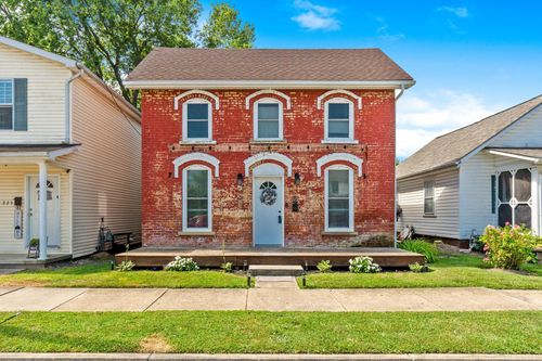 223 E Mill St, Circleville, OH, 43113-1915 | Card Image