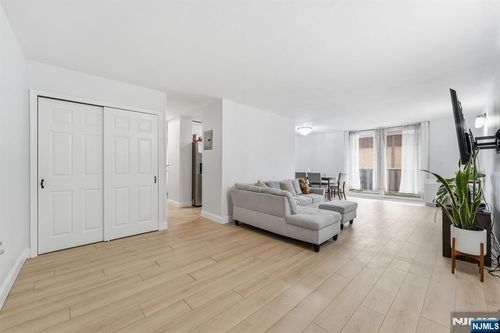 712 N Broad St, ELIZABETH, NJ, 07208-2313 | Card Image