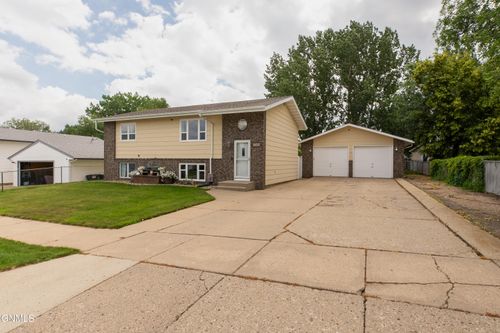 1800 9th Ave Se, Mandan, ND, 58554-4821 | Card Image