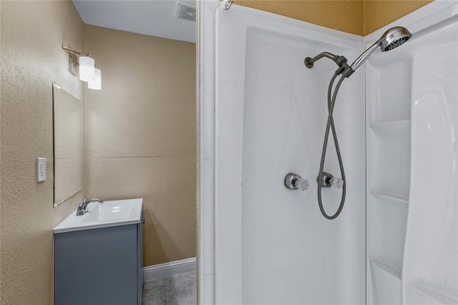 Bathroom | Image 16