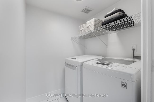 1806 - 240 Scarlett Rd, Condo with 1 bedrooms, 1 bathrooms and 1 parking in York ON | Image 9