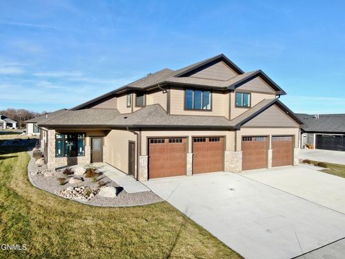 922 Collective Ln, Bismarck, ND, 58503-6666 | Card Image