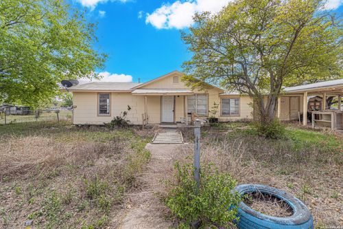 1714 Constantinople St, Castroville, TX, 78009-3835 | Card Image
