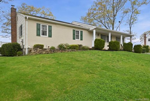 258 Oakland Ave, Miller Place, NY, 11764-3508 | Card Image