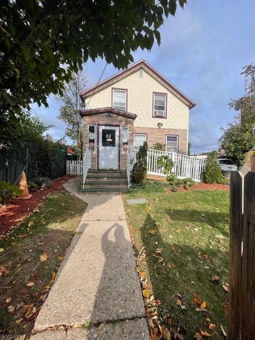 15 Washington St, West Orange, NJ, 07052-5503 | Card Image