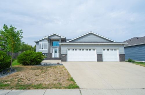 1234 35th Street Cir S, Moorhead, MN, 56560-8126 | Card Image