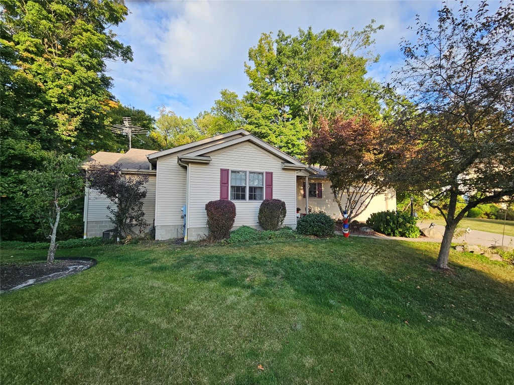 Applejack Dr, Erie, PA 16509