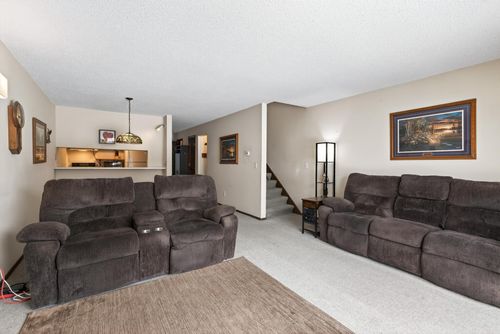 6042 Golden Valley Rd, Golden Valley, MN, 55422-4440 | Card Image