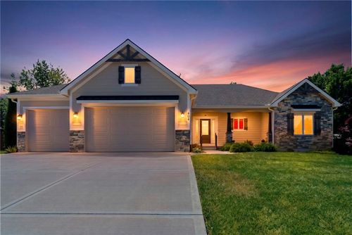 404 W 10th St, Lawson, MO, 64062-9379 | Card Image