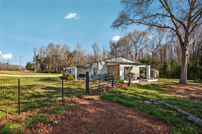 8045 Highway 81 S, House other with 3 bedrooms, 2 bathrooms and null parking in Starr SC | Image 27
