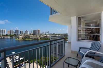 1404 - 18041 Biscayne Blvd, Condo with 2 bedrooms, 2 bathrooms and null parking in Aventura FL | Image 1