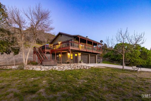 29801 Skyline Dr, Tehachapi, CA, 93561-8557 | Card Image