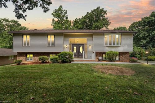 1308 Weatherbee Dr, Winston Salem, NC, 27103-6021 | Card Image