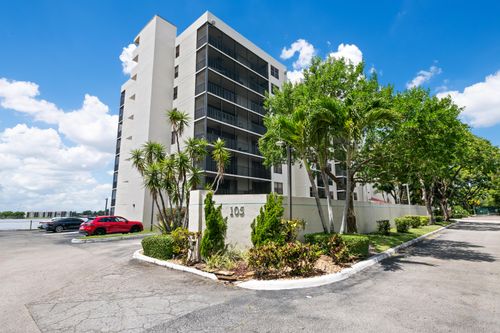 706-105 Lake Emerald Dr, Oakland Park, FL, 33309-6202 | Card Image