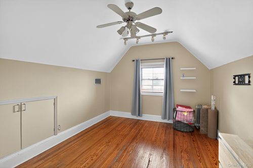 915 Malba Dr, Malba, NY, 11357-1025 | Card Image