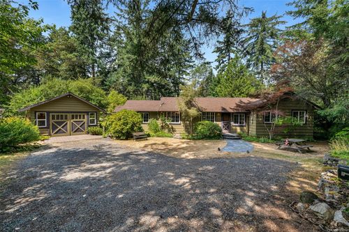 624 Beaver Lake Rd, Saanich, BC, V8Z5N8 | Card Image