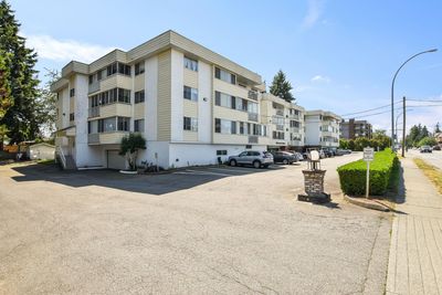 212 - 32070 Peardonville Rd, Condo with 2 bedrooms, 1 bathrooms and 1 parking in Abbotsford BC | Image 2