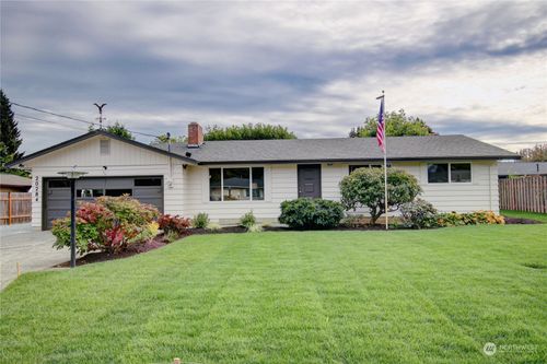 20284 Maple Street, Burlington, WA, 98233 | Card Image