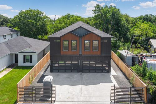 a-b-8011 Bowen St, Houston, TX, 77051-1617 | Card Image