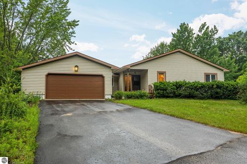 901 Huron Hills Drive, Traverse City, MI, 49686 | Card Image