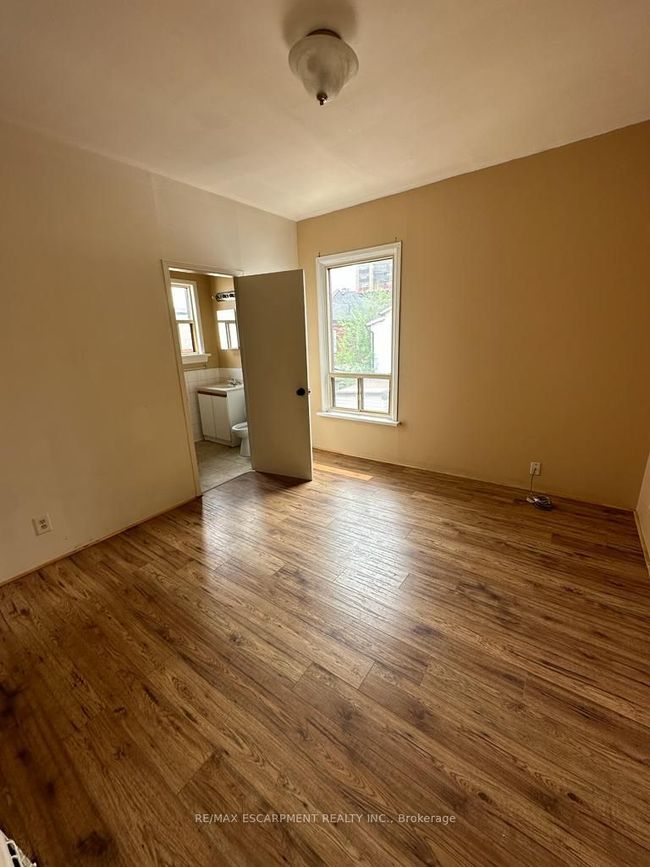 206 Hughson St. N, House other with 4 bedrooms, 3 bathrooms and null parking in Hamilton ON | Image 5