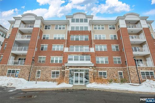 10323 Warrens Way, Wanaque, NJ, 07465-1642 | Card Image